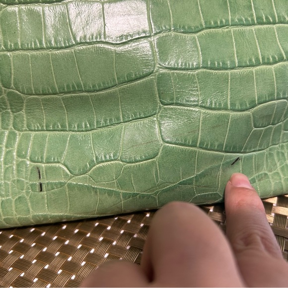 Kate Spade Elegant Green Crocodile-Embossed Clutch Purse - Picture 4 of 11